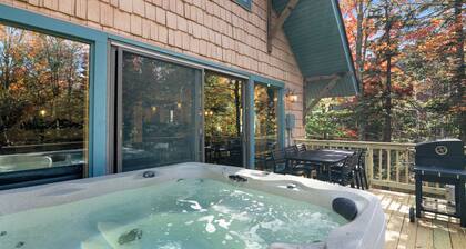 Hot Tub, Theater & Game Rooms, Fire Pit, 1 mile to Mount Snow, nearby Moover bus