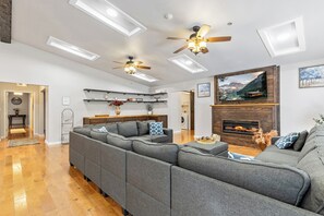 Smart-TV, Kamin, Computerbildschirme