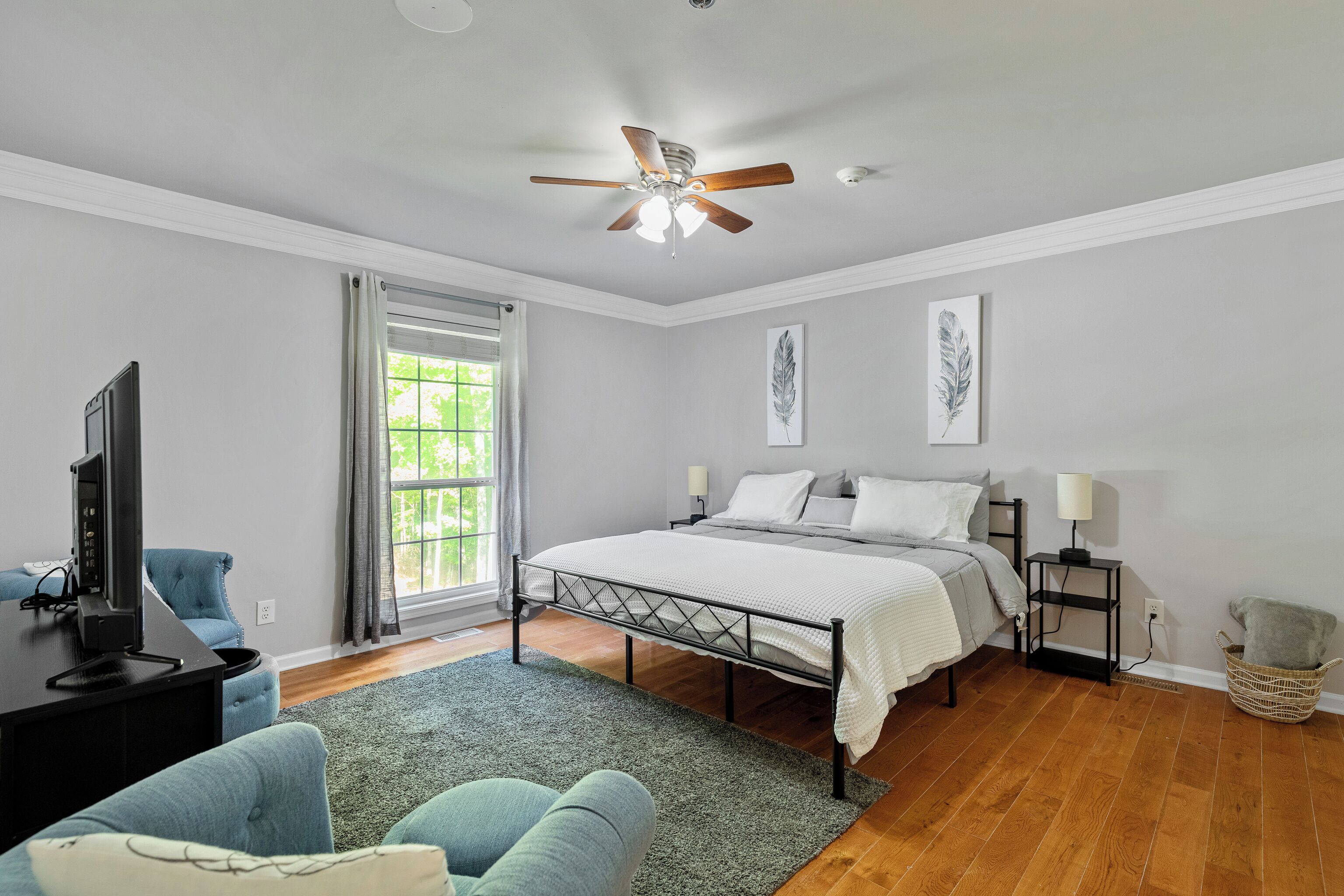 7 bedrooms, desk, iron/ironing board, WiFi