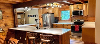 Spacious 5-bedroom chalet with AC and WiFi in charming Chester