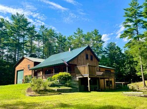 Exterior - Spacious 5-bedroom chalet with AC and WiFi in charming Chester (Chester)