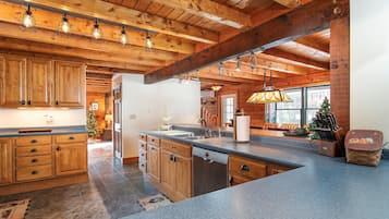 冰箱、微波炉、烤箱、炉灶