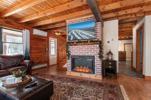 Spacious 5-bedroom chalet with AC and WiFi in charming Chester