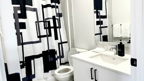 Dusche, Haartrockner, Bidet, Handtücher