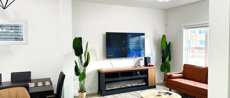 Televisor intel·ligent i biblioteca musical