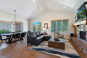 Smart TV, fireplace - Beautiful One Level Home | 3 bedrooms (Eden)