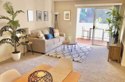 Lovely 2-bedroom condo in fantastic Cardiff w/ WiFi 