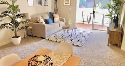 Lovely 2-bedroom condo in fantastic Cardiff w/ WiFi