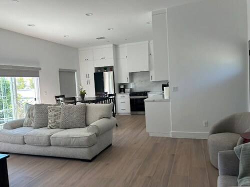 Hidden Modern Gem in the Heights of Camarillo, CA