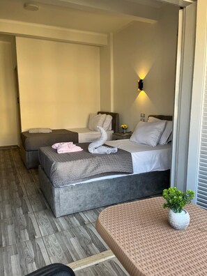 豪華雙人或雙床房, 1 間臥室, 露台, 城市景 | 隔音、免費 Wi-Fi