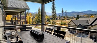 Downtown WP Chalet 95 I Private Hot Tub I Great Views I Bunk Room I Discounted Attractions
