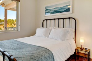 2 bedrooms, iron/ironing board, travel crib, free WiFi