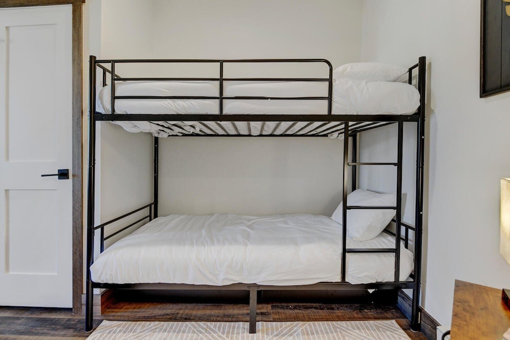 New Lux Mountain Condo 3613 With Hot Tub & Great Views / Best Price