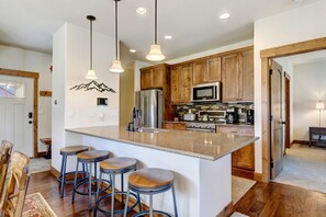 Fridge, microwave, oven, stovetop - Luxury Mountain Chalet 89 I Private Hot Tub I Great Views I Best Price I Discounted Attractions (Fraser)