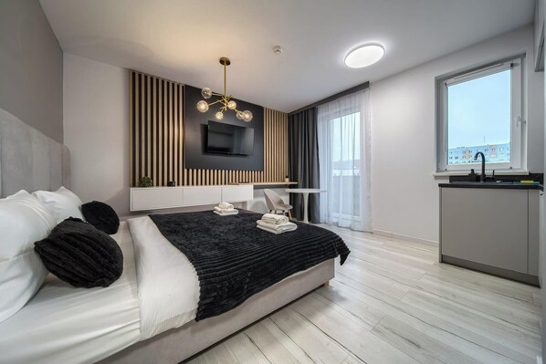 Iron/ironing board, WiFi, bed sheets - Park Skowroni Deluxe Studio (Wroclaw)