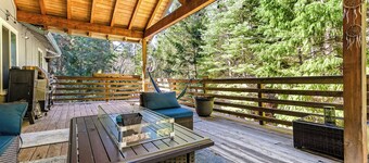 Spacious 3-bedroom house w/ AC, WiFi, Sauna, Fenced Yard, Billiards, & Theater