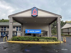 Exterior - Studio 6 Suites Charlotte, NC - Northlake (Charlotte)