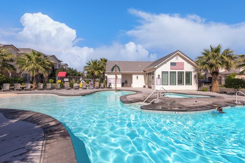 The Maverick|Resort Amenities, PlayStation, Grill, and more!