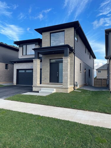 Modern, well-equipped, and centrally located