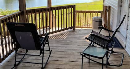 Charming Cottage in Gulfport overlooking 2 beautiful ponds
WIFI
Pet Friendly