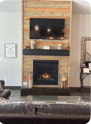Living area - Amazing home in the heart of the Black Hills! 10 mins from Deadwood. 💚🏡 (Lead)