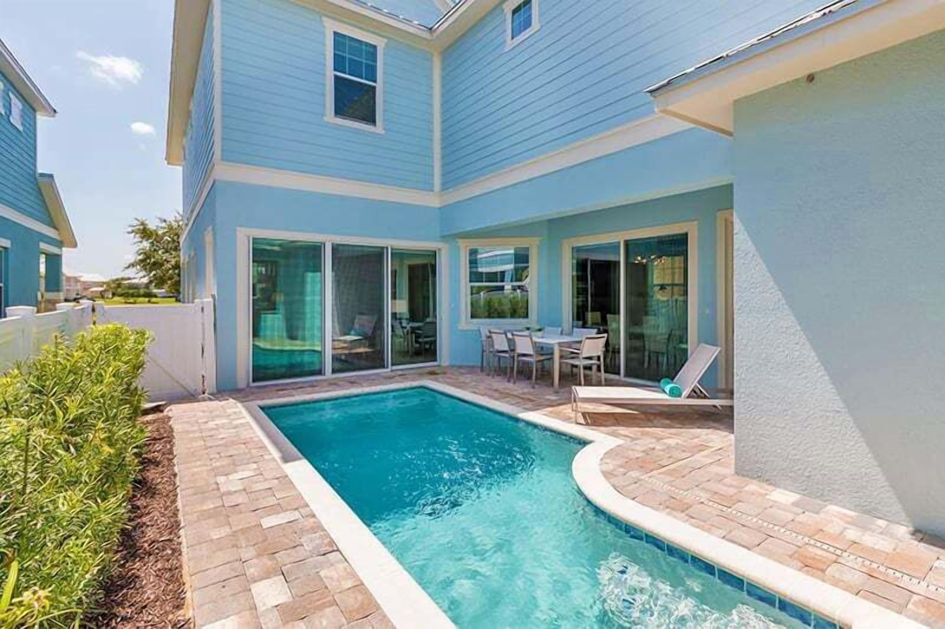 Lämmitetty uima-allas