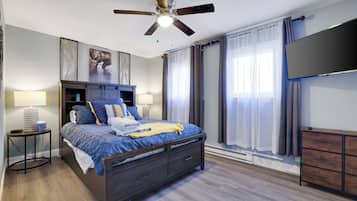 4 bedrooms, desk, travel crib, WiFi (free)