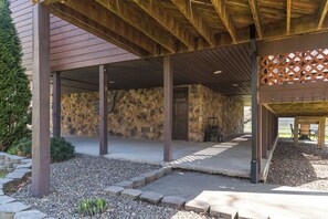 Property grounds - Peaceful 3BR Riverfront - Hot Tub, River Access, Views, Pet Friendly w/ Fee (Northumberland)