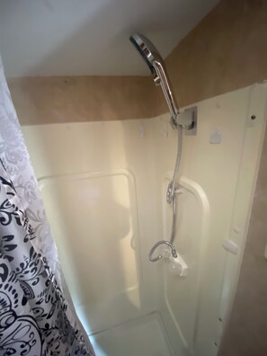 Dusche, Handtücher, Seife, Shampoo