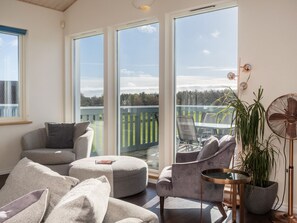 TV - Luxury Lodge w/ Hot Tub on 400-Acre Estate (Fritton)