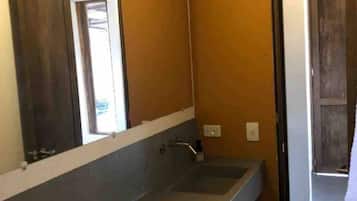 Toallas, jabón, papel de baño