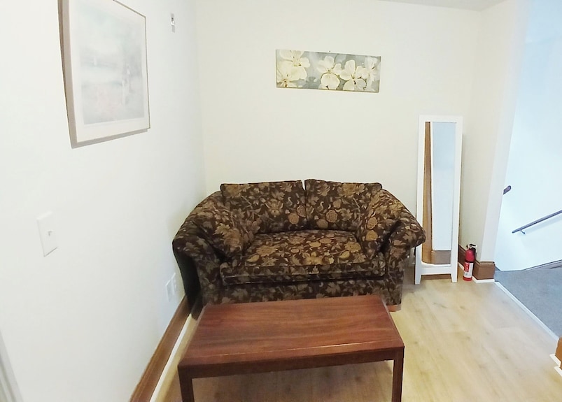 Clean Room W/ King Bed/private Bathroom. Free Wifi Free Parking - Connecticut