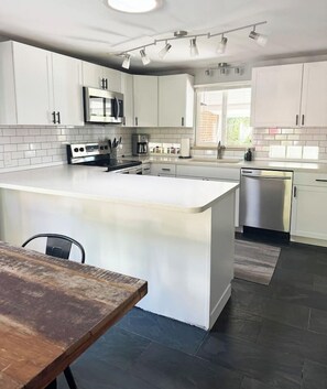 Fridge, microwave, oven, stovetop - Crown Hill Retreat - Hot Tub/Yard/Parking (Lakewood)