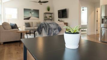 TV connectée, livres, vidéothÚque