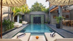 2 kolam renang terbuka 