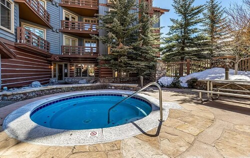 Spectacular Views from 1-bedroom Condo in Copper Mountain Center Village