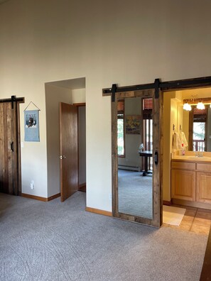 Interior - Updated Townhome with 3 Primary Suites, directly on RecPath and Dillon Reservoir (Frisco)