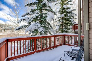 Property grounds - Updated Townhome with 3 Primary Suites, directly on RecPath and Dillon Reservoir (Frisco)