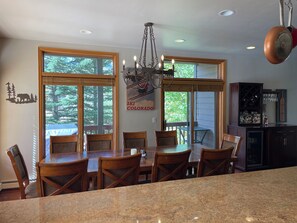 Dining - Updated Townhome with 3 Primary Suites, directly on RecPath and Dillon Reservoir (Frisco)