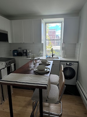 Refrigerador, microondas, horno, placa de cocina