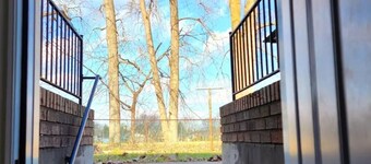 Cozy 1 Bed Basement Studio Apt 10 min to downtown and riverside 