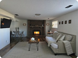 Smart-tv och eldstad