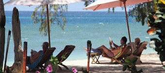 Cemara Beachfront Suite By Zuzu