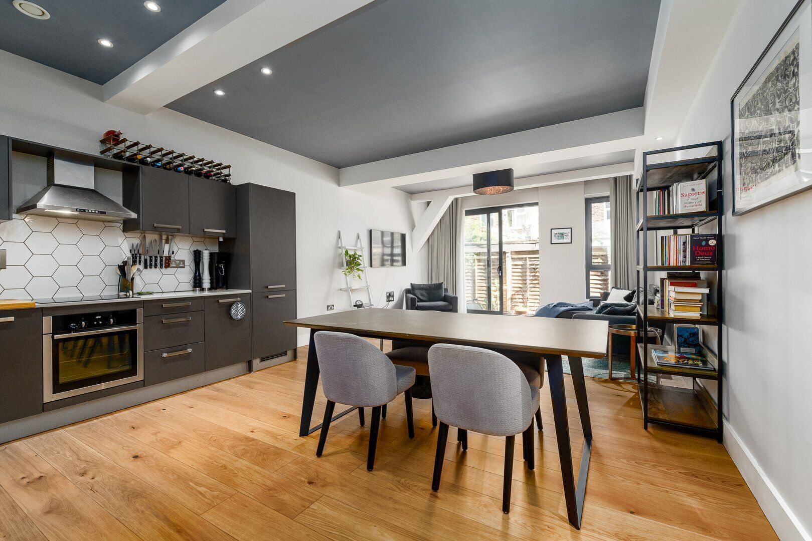 Frigorífico, horno, lavavajillas y cafetera o tetera