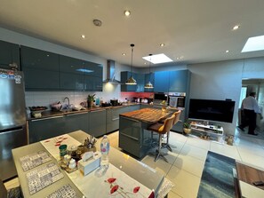 Fridge, microwave, dishwasher, dining tables - Imperial Apartment (Morden)