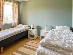 Apartment | 3 bedrooms, individually furnished - 6 Person Holiday Home in Farstad (Hustadvika)