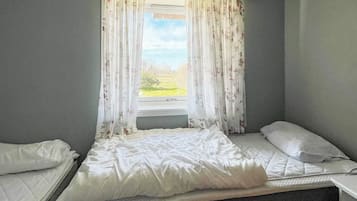 Căn hộ | 3 phòng ngủ, trang bị nội thất với thiết kế riêng biệt