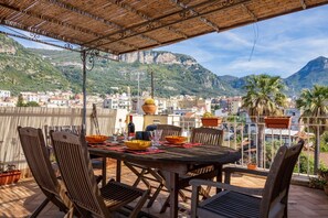 屋外ダイニングエリア