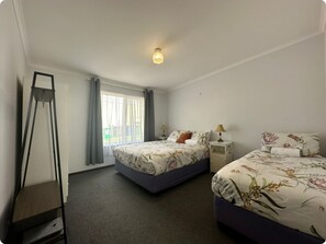 2 bedrooms, iron/ironing board, free WiFi