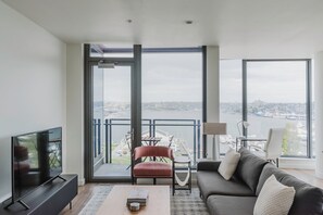 Fernseher, Stereoanlage